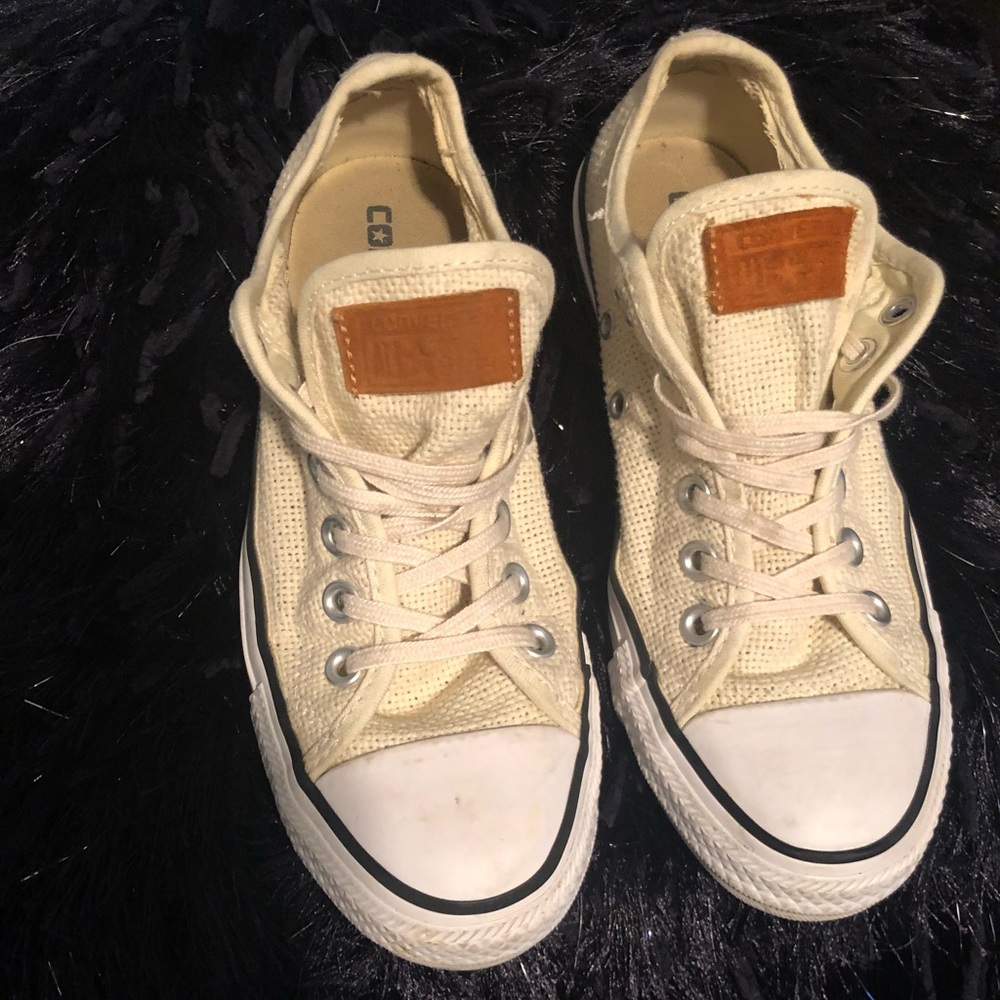 Women’s size 7 Converse